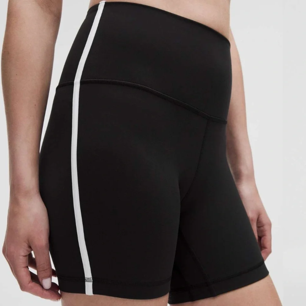NWT 0 Lululemon Align Hi-Rise Stripe Short 6” inseam Black Activewear Workout - Picture 1 of 10